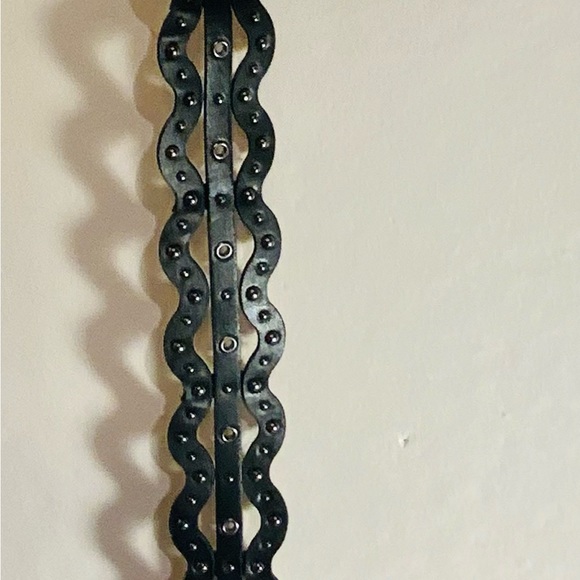 NEW BCBG Women’s Black Leather Belt Size S Small - Metal Detail 3 Loop NEW NWT - Picture 6 of 8